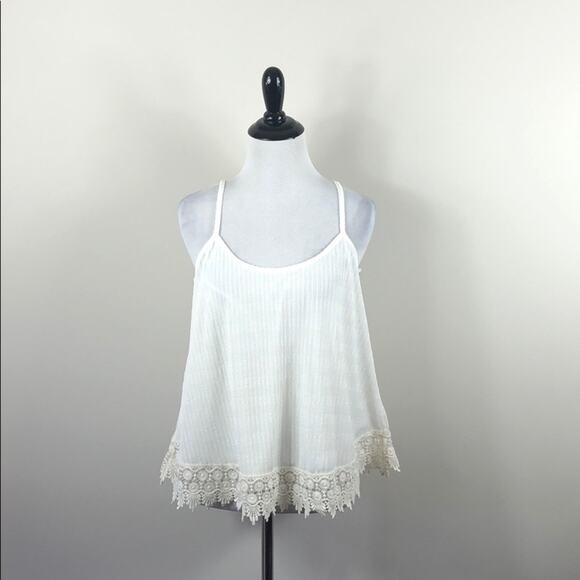 9.3 Eline Top Crochet by Line And Dot White - Picture 3 of 6